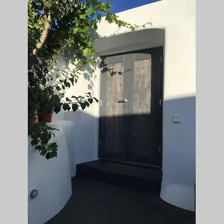 Santorini Folia Cave House With Jacuzzi Pýrgos