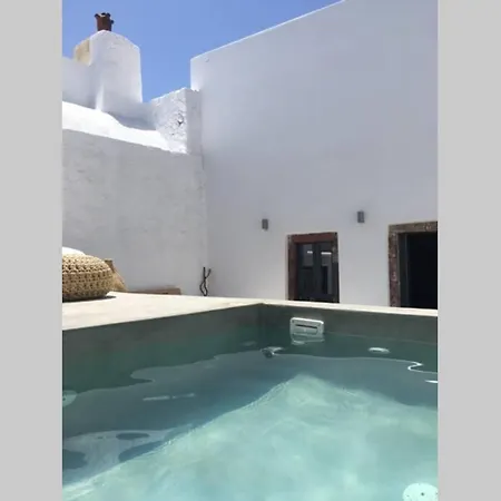 Villa Santorini Folia Cave House With Jacuzzi Pýrgos